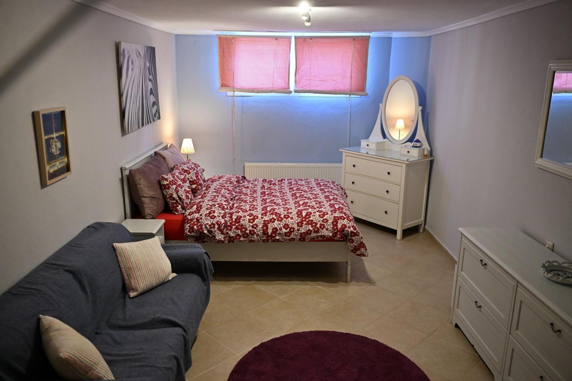 Greg's Cozy Apartment, Up To 4 Guests In Kalamaria Thessaloniki